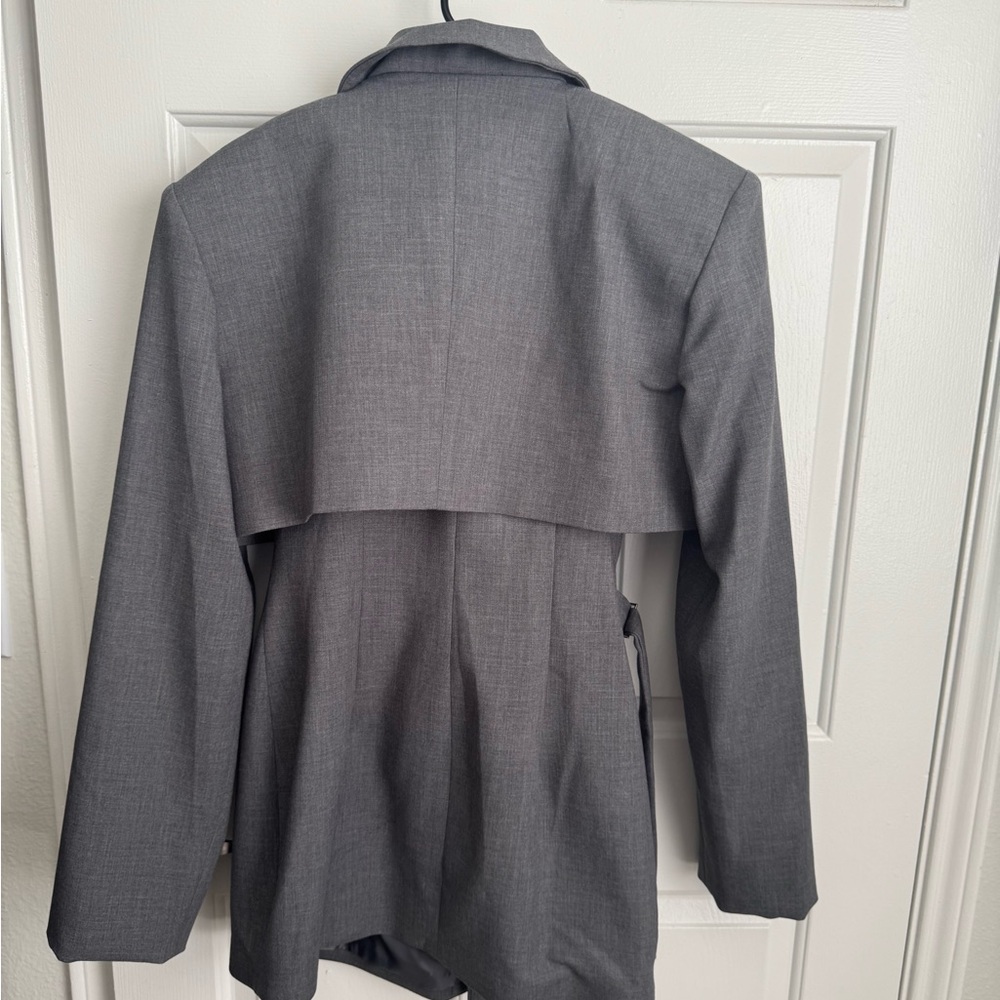 PrettyLittleThing Gray Blazer - Picture 3 of 3